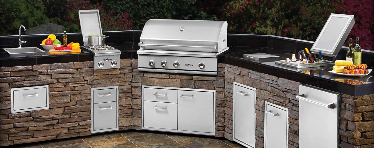 <p>Complete outdoor grills, kitchens and accessories.</p>
